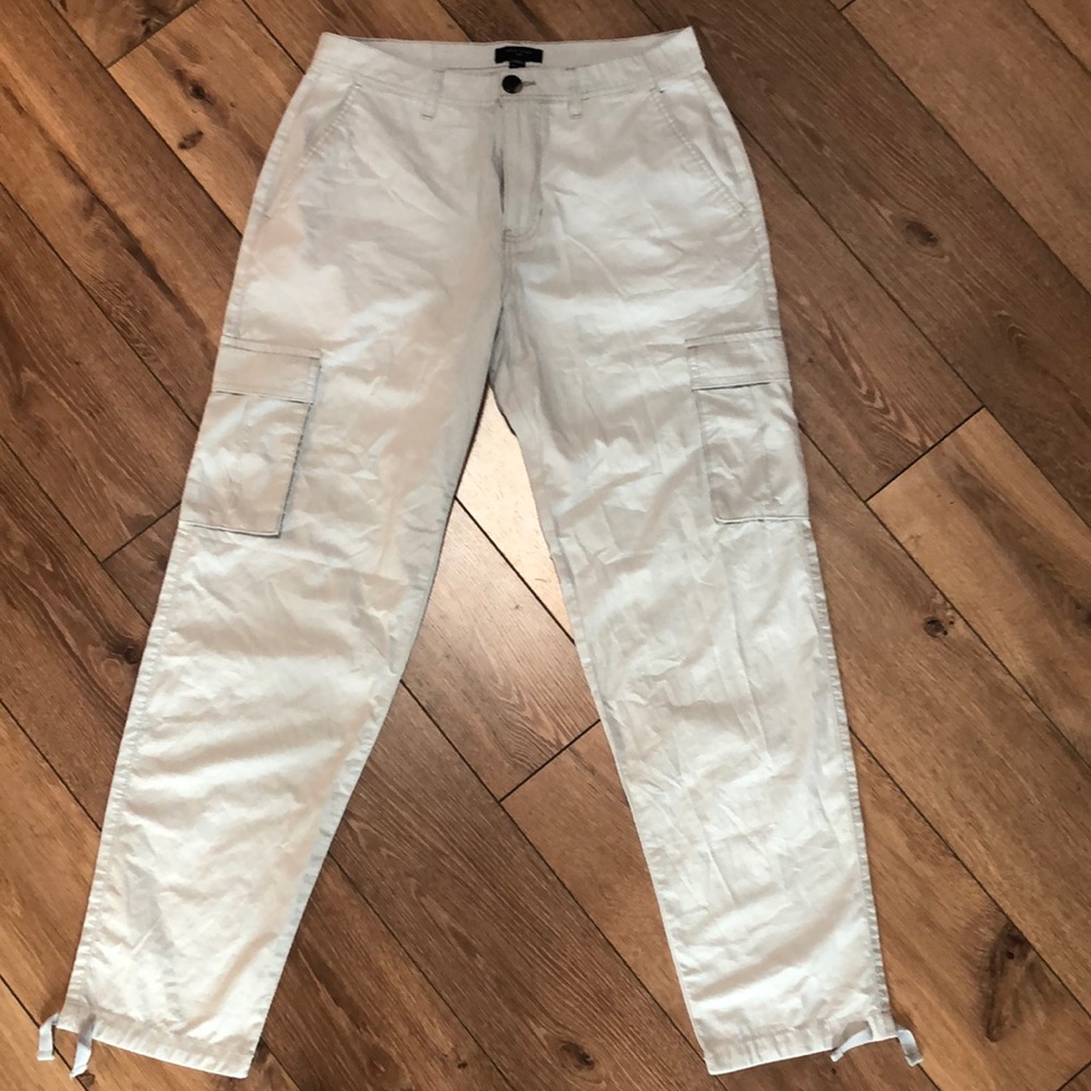 Mens lightweight cargo pants by New Look. Size 32Wx34L.